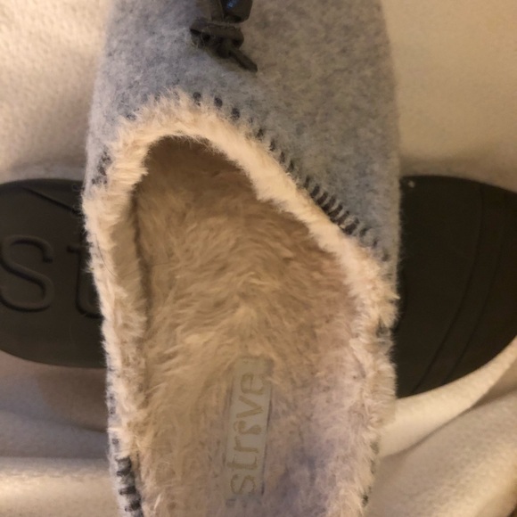 Strive 8.5 Gray Woman’s Orthopedic Slippers Like New - Picture 3 of 7